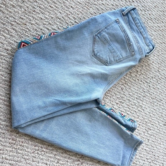 Driftwood Gizelle Girlfriend Skinny Embroidered distressed jeans - Picture 13 of 15